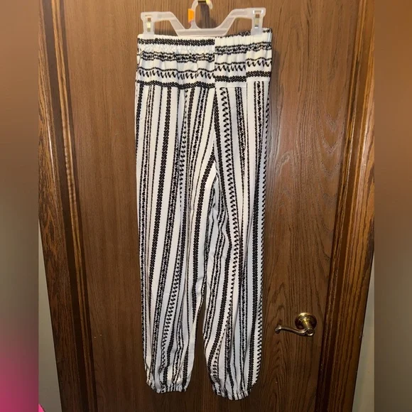 Patterned pants - Picture 2 of 2